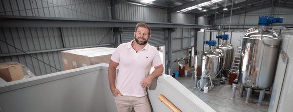 Die Geschichte hinter Egmont Honey: Ein Interview mit Gründer James Annabell